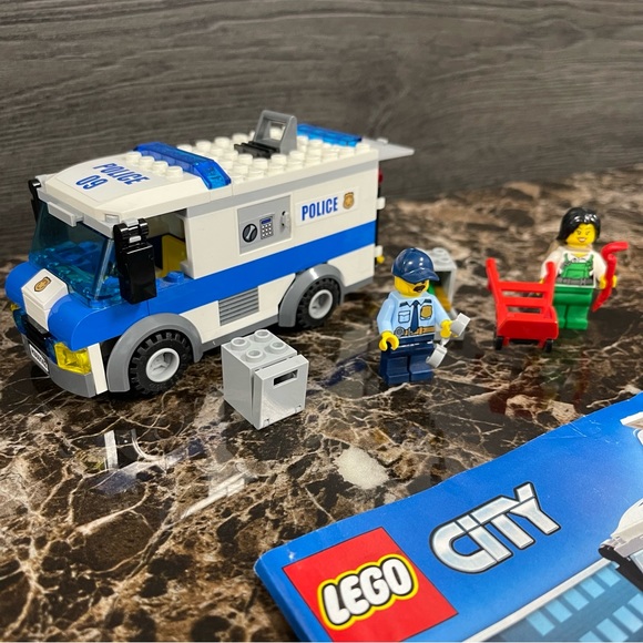 Lego 60142 City Police Money Transporter. - Picture 3 of 7